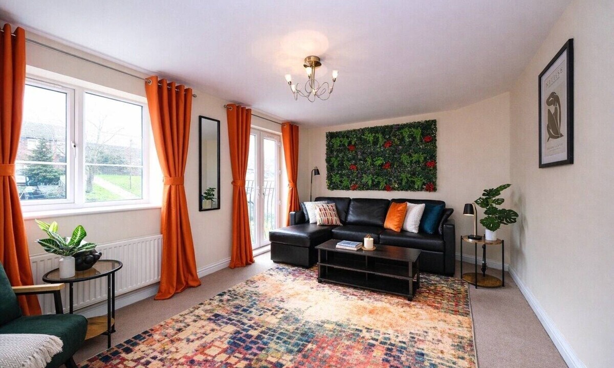 Newark upon Trent House | Central Nottingham Oasis Sleeps 9 With Parking