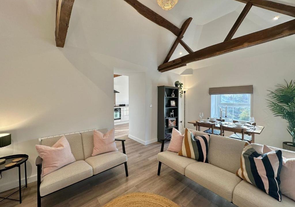 Hereford Apartment | Central - Perfect for Work or Leisure - Walk to Cafés, Restaurants & Bars