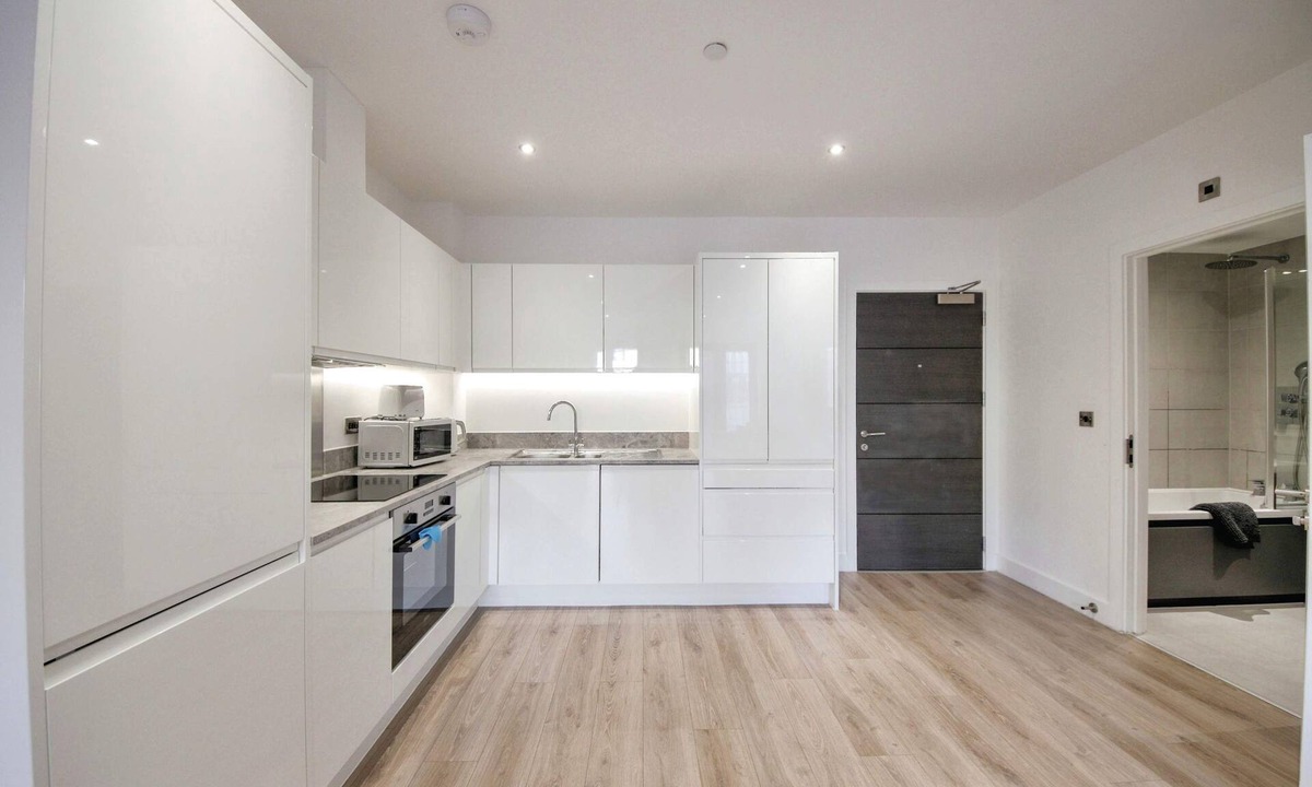 Barnt Green Apartment | Central Solihull 1-Bed | Parking WiFi NEC