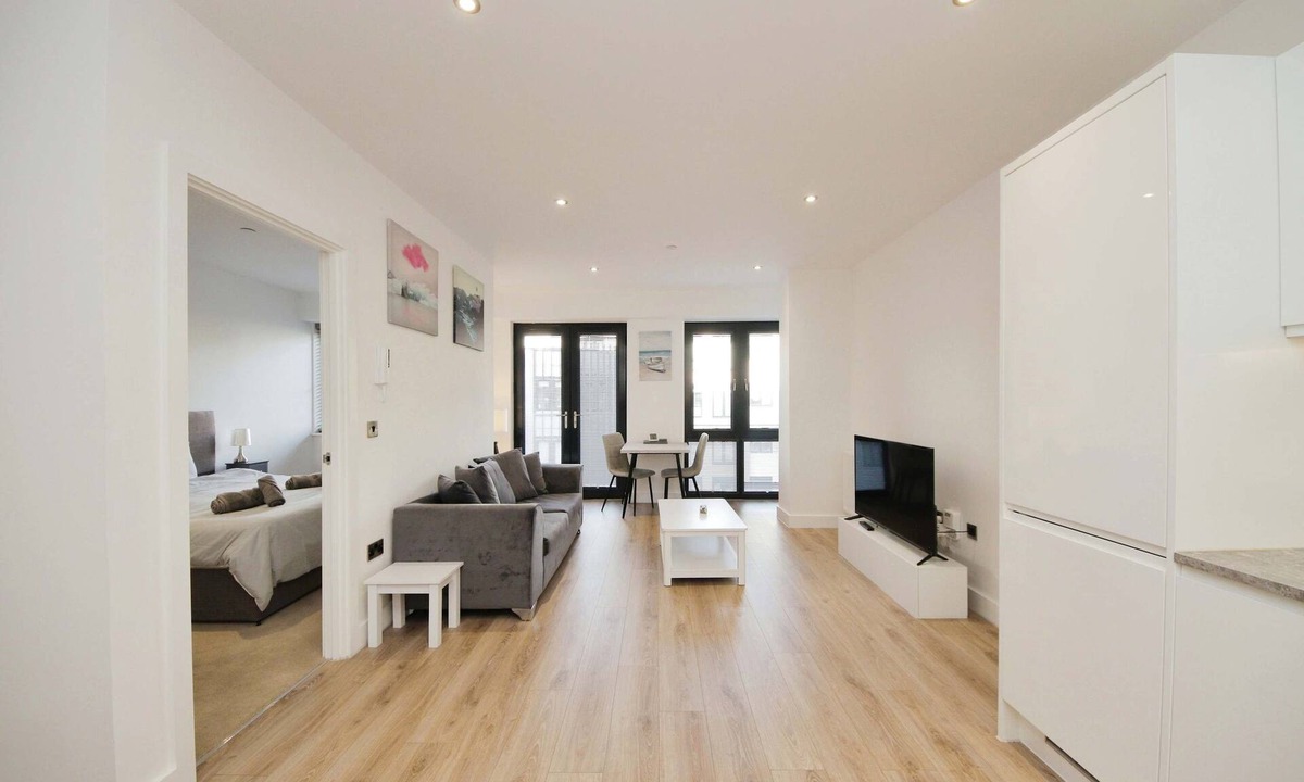 Barnt Green Apartment | Central Solihull 1-Bed | Parking WiFi NEC