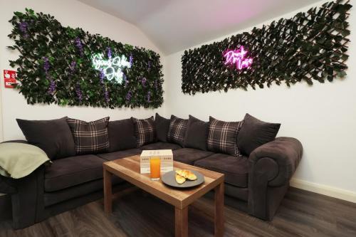 Plasnewydd Apartment | CentralHub4 1BD Studio- Contractor & Travelers