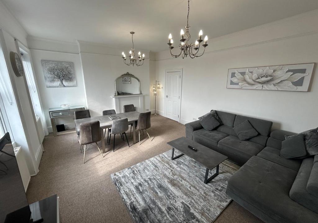 Montpelier Apartment | Charming 2-Bed Penthouse - Free Parking
