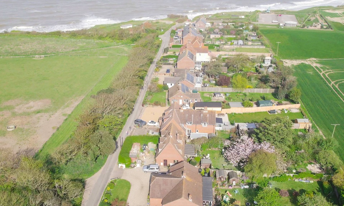 Happisburgh House | Charming beachside home with the most fantastic views