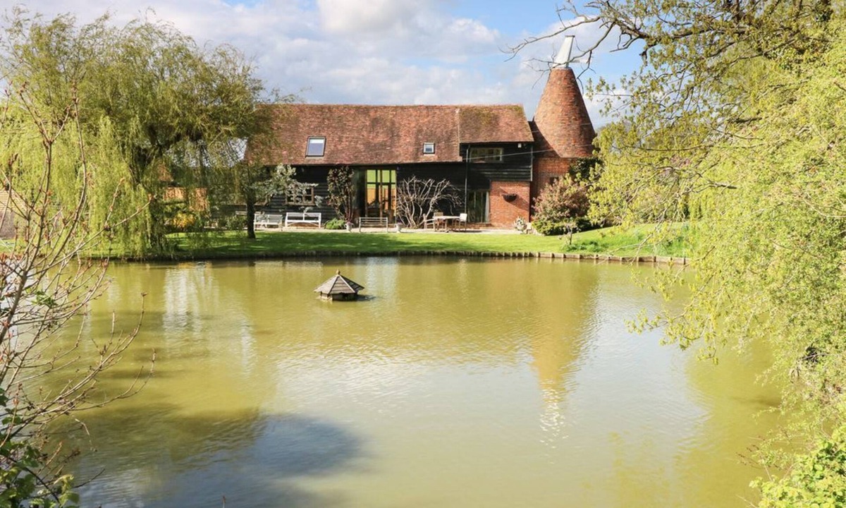 St Michaels House | Charming Harbourne Oast Barn