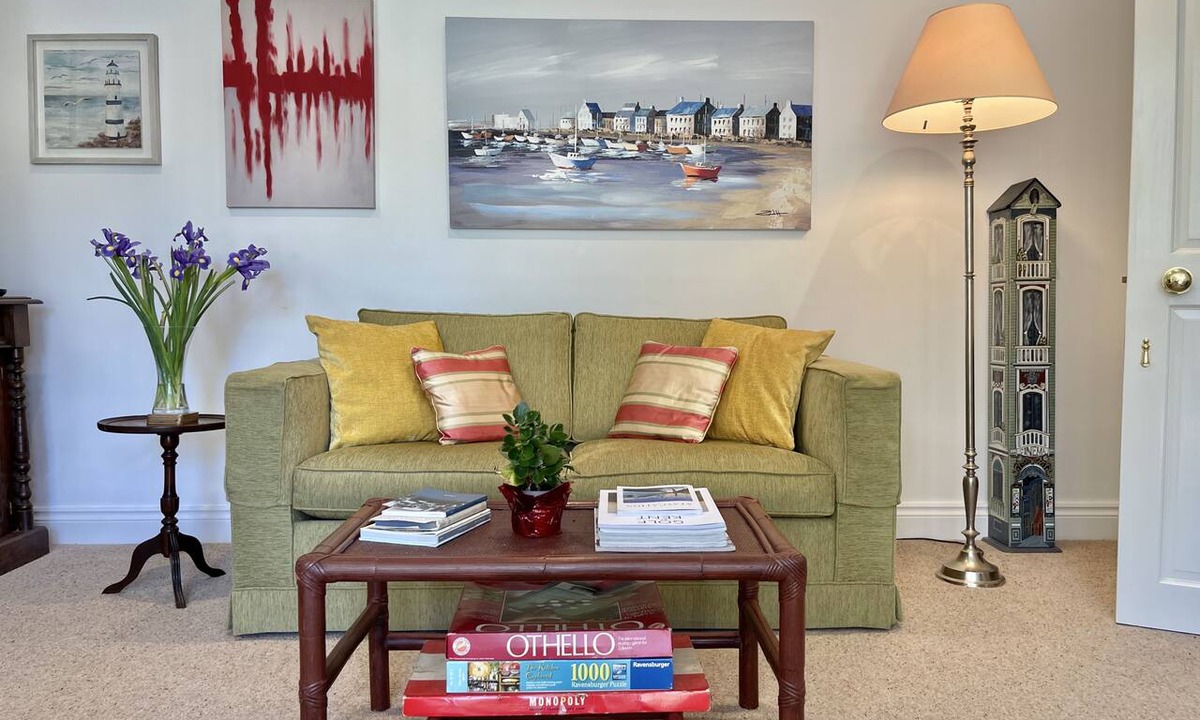 Deal Apartment | Charming, light, and bright lower ground floor apartment in Walmer