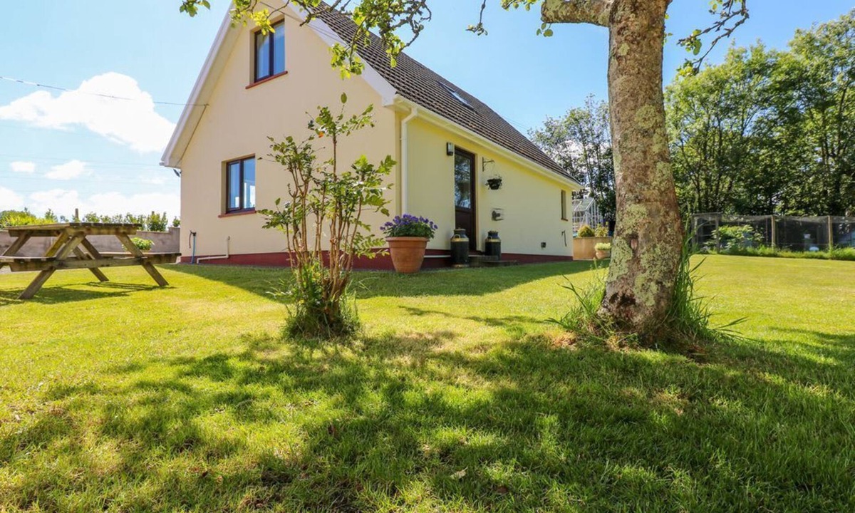 Milford Haven Cottage | Charming Mill View Retreat in Neyland