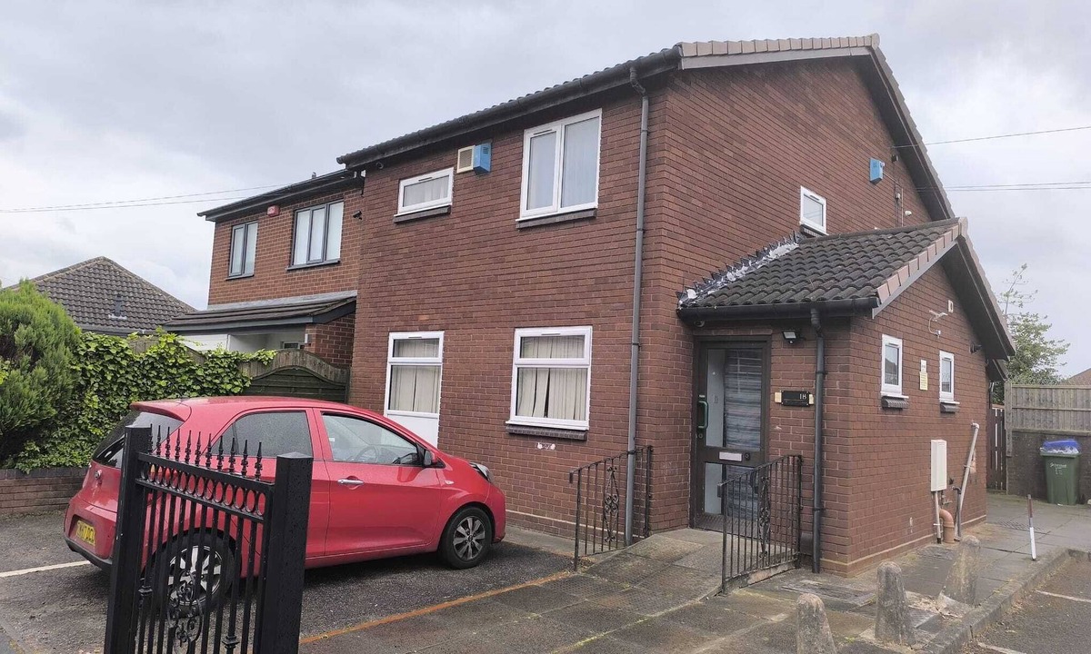 Great Barr House | Charming One- Bed with Parking & Shared kitchen