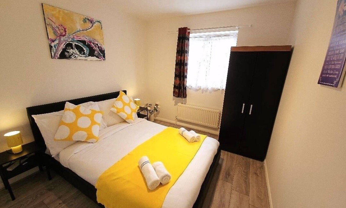 Stratford Apartment | Charming Retreat for 6 People
