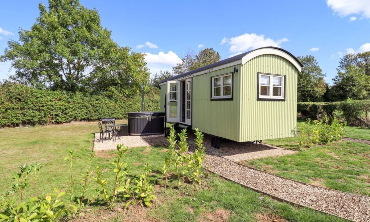 Ashby cum Fenby House | Charming Snowdrop Cottage in Waltham