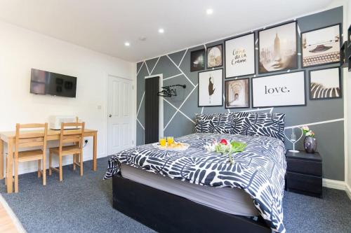 Moseley Apartment | Charming Studio Haven