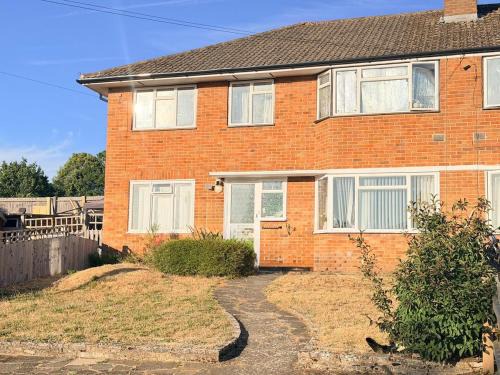 Farnham Apartment | Charming Two Double Bedroom Maisonette with Garden