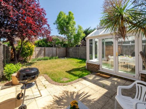 Walton-on-Thames House | Charming Walton Home with Sunny Garden - Pass the Keys