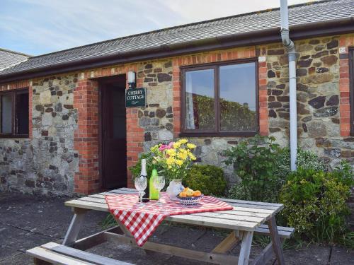 Newport House | Cherry - 28556