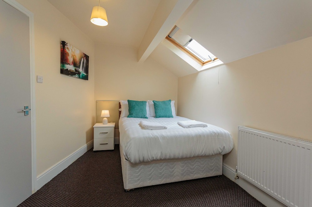 South Shore Hotel | Cherry Property - Mango Suite