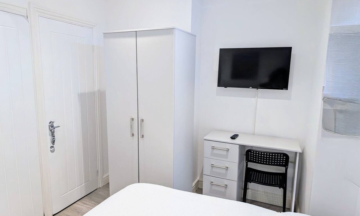 Wainscot Apartment | Chic Double En-suite-Parking Discounted long Stay