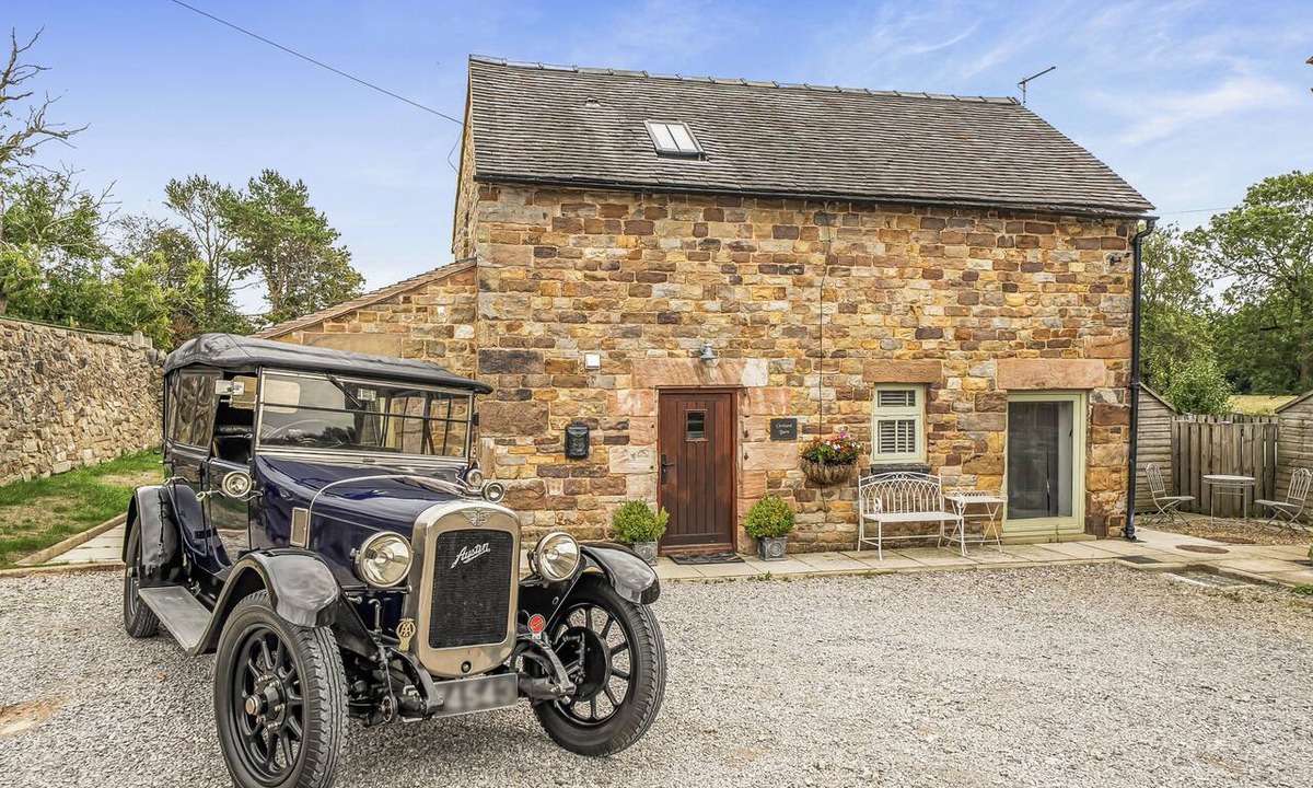 Winkhill House | Chic Rustic Barn Conversion Alton Towers Peaks
