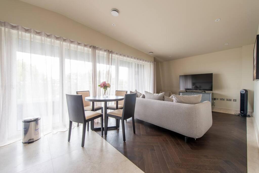 Chigwell Apartment | Chigwell 1BR Study Escape CHCL F9