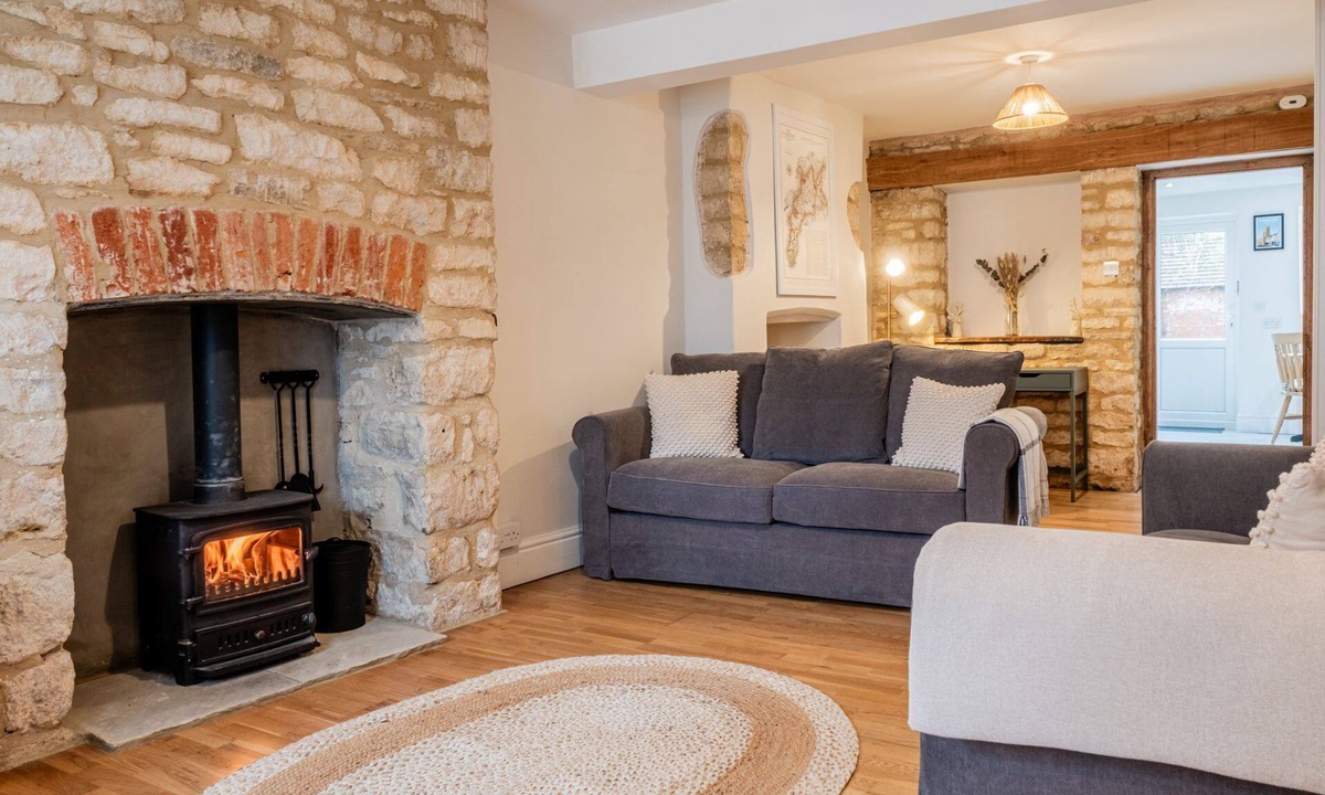 Stratton Cottage | Churn View - a cottage that sleeps 4 guests in 2 bedrooms