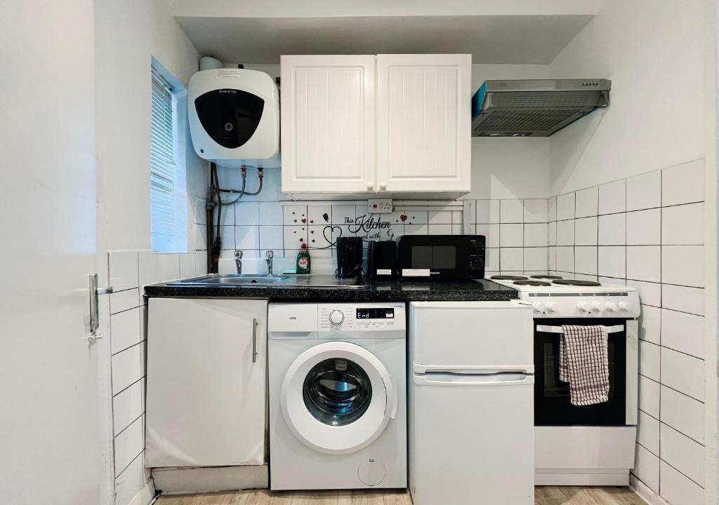 Larkhall Apartment | Clapham North studio