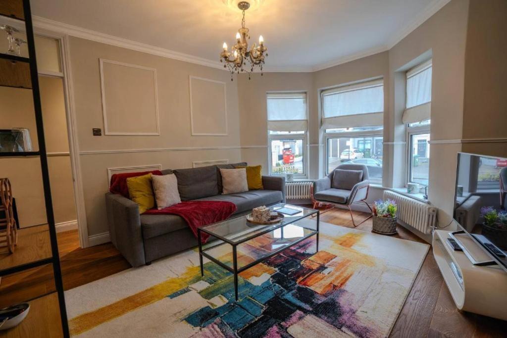 Charlton Apartment | Classical one-bedroom flat close to O2 Arena