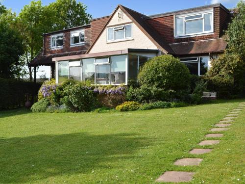 Findon House | Clip Clops