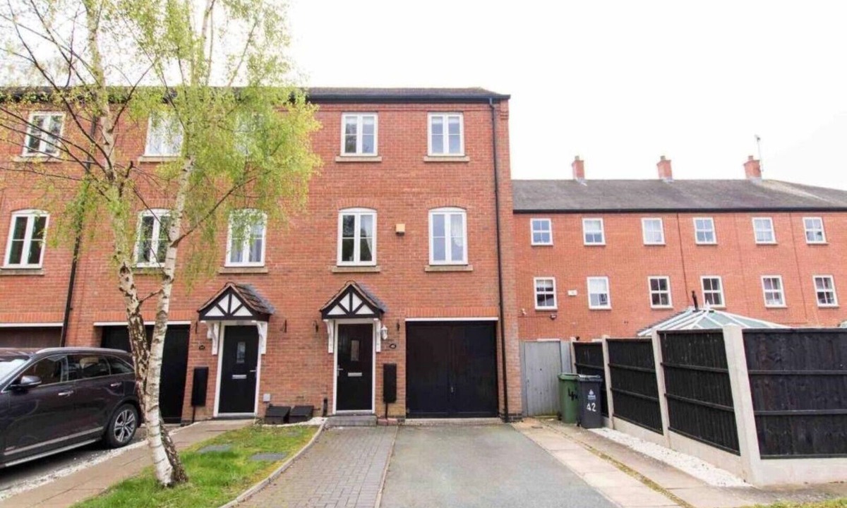 Birmingham House | Cloudstay Birmingham Town House by the lakes