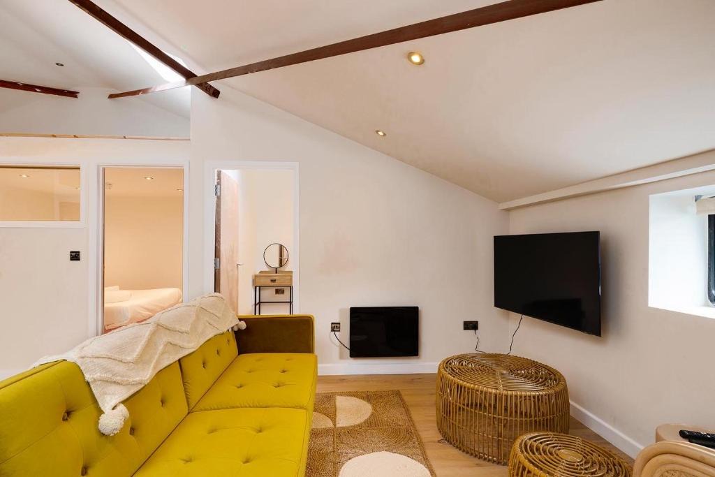 Southville Apartment | CoalShed Lofts - Groups -Exclusive Use