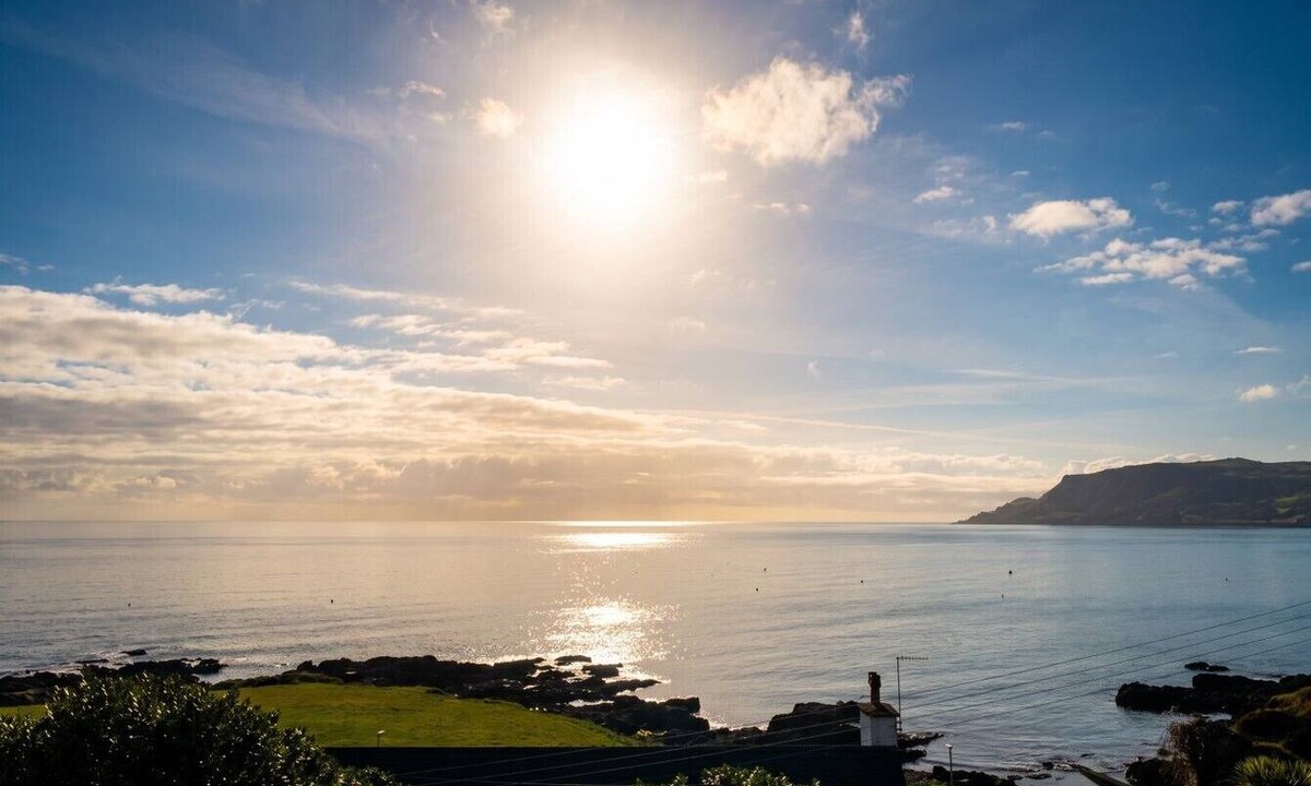 Cushendall Apartment | Coastal Studio Apartments 1-Bed Flat Sleeps 3 · Walk to Cushendall Beach