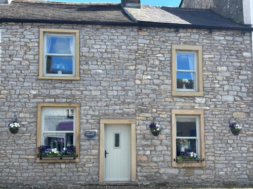 Gisburn House | Cobble Cottage