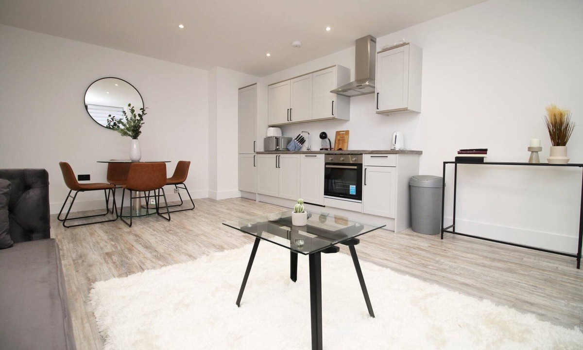 Swindon Apartment | Cohost Partners | Central and Contemporary 2Br