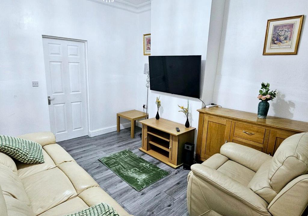 Kirkdale Apartment | Comfort