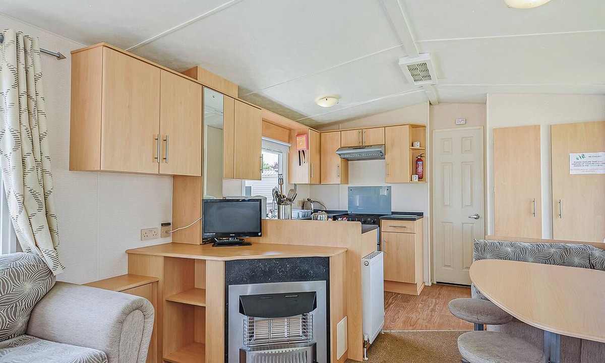Bognor Regis House | Comfortable 12ft-wide caravan with one double and two twin.