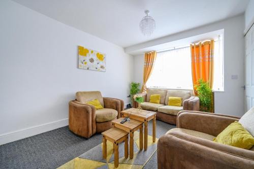 Leeds Apartment | Comfortable 2-Bed Home with Free Parking