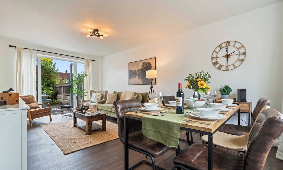 Seacroft House | Comfortable 3-Bed House in Leeds, Sleeps 5!