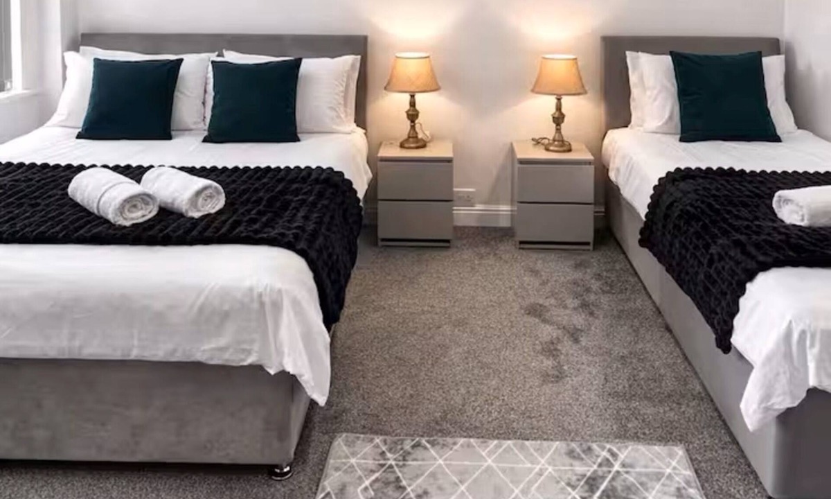Leeds House | Comfortable 4-Bed Home 8 Beds Pets Welcome Sleeps 9