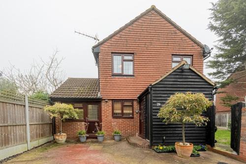 Woodham Ferrers House | Comfortable 4-bedroom home Bicknacre - Pass the Keys