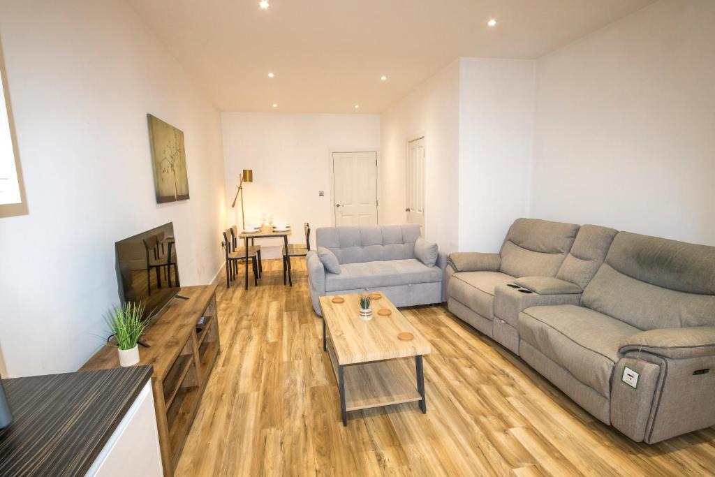Connah's Quay Apartment | Comfortable Short Stay & Long Stay in Connah's Quay Deeside- Parking & WiFi available