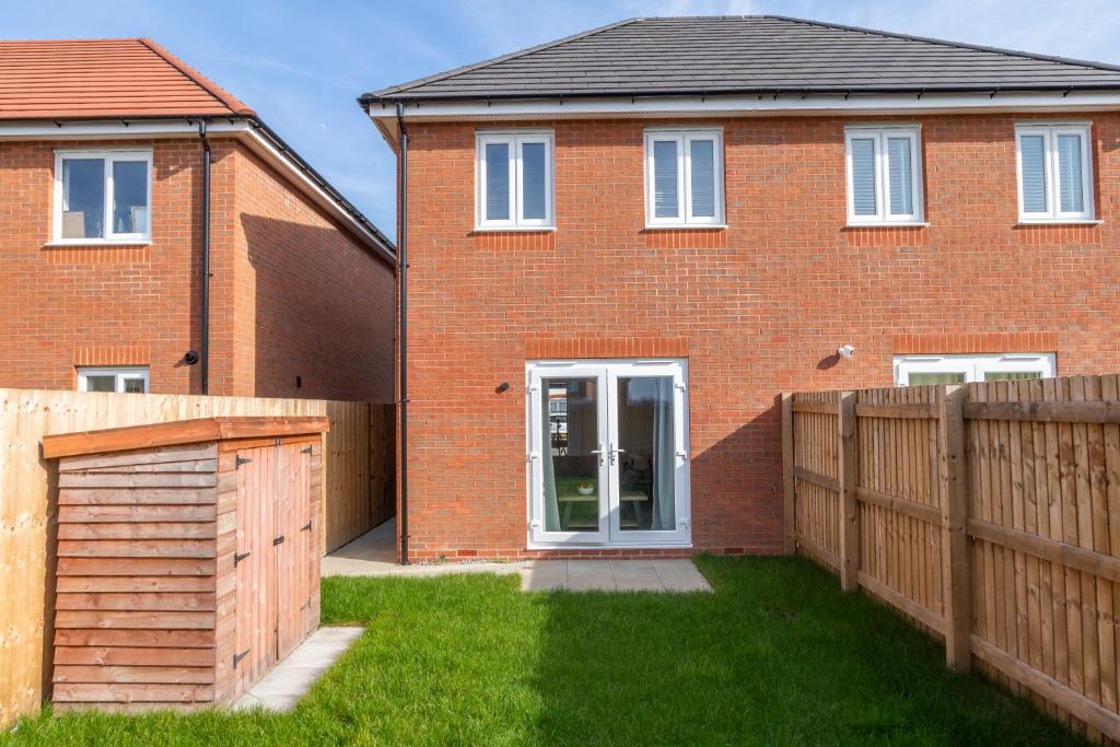 Blacon Apartment | Comfortable Short Stay and Long Stay Home in Chester - Parking & WiFi available