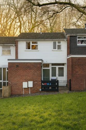 Cwmbran Apartment | Comfortable Two Bedroom Home