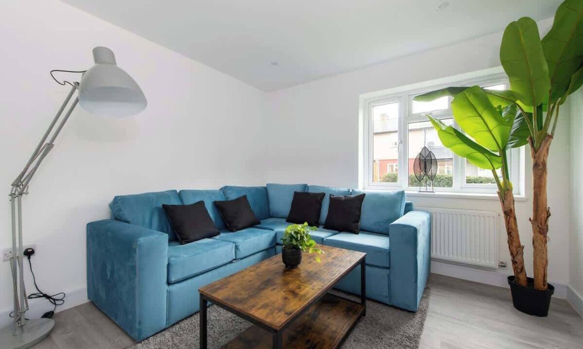 Cheltenham House | Compton House - 4 Bed