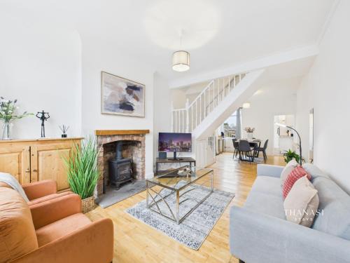 Oadby House | Contemporary 2BR House Free Parking 2 Baths sleeps 5 Oadby