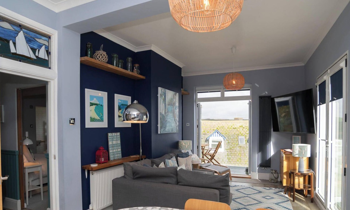 Salcombe Apartment | Contemporary Apartment | Outside Space | Harbour Views | Parking