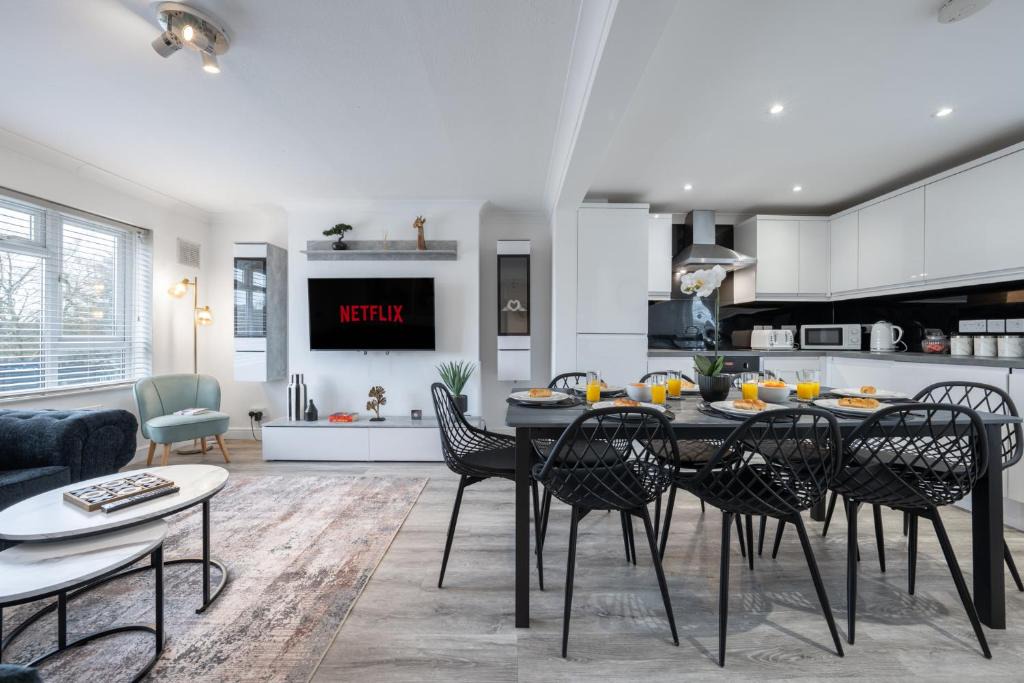 Hemel Hempstead House | Contractor 4-Bed | FREE Parking | Wi-Fi | Hemel