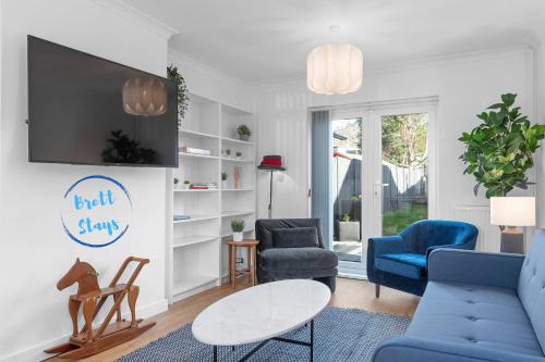 Severn Beach House | Contractor Accommodation 4 Bedroom House Sleeps 7 Free Van Parking Near Avonmouth Docks
