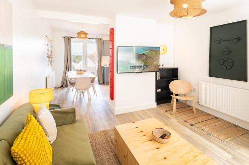Severn Beach Apartment | Contractor Accommodation Avonmouth 3 Bedroom House Sleeps 6 Free Van Parking