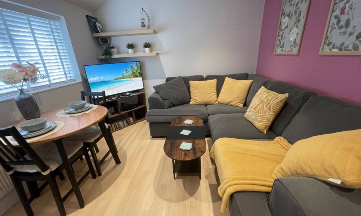 Cambridge Apartment | Convenient 2 bed within Easy Walk to Addenbrookes
