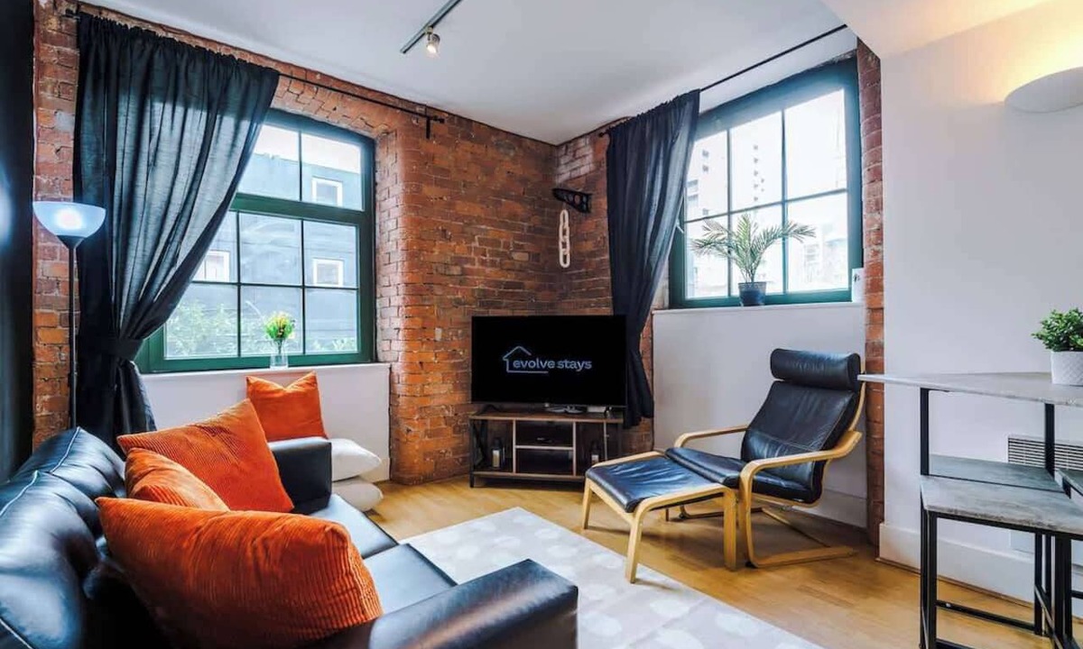 Manchester City Centre Apartment | Converted Mill for 4 | Castlefield | Historical