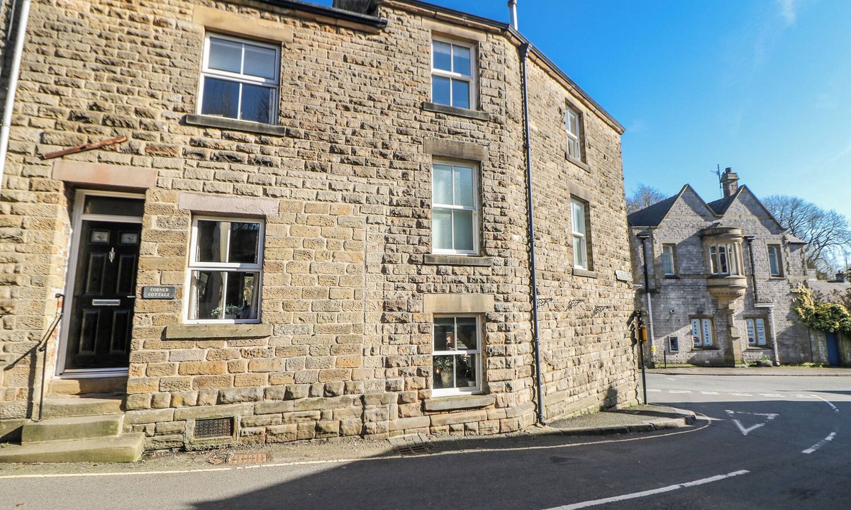 Tideswell Cottage | Corner Cottage