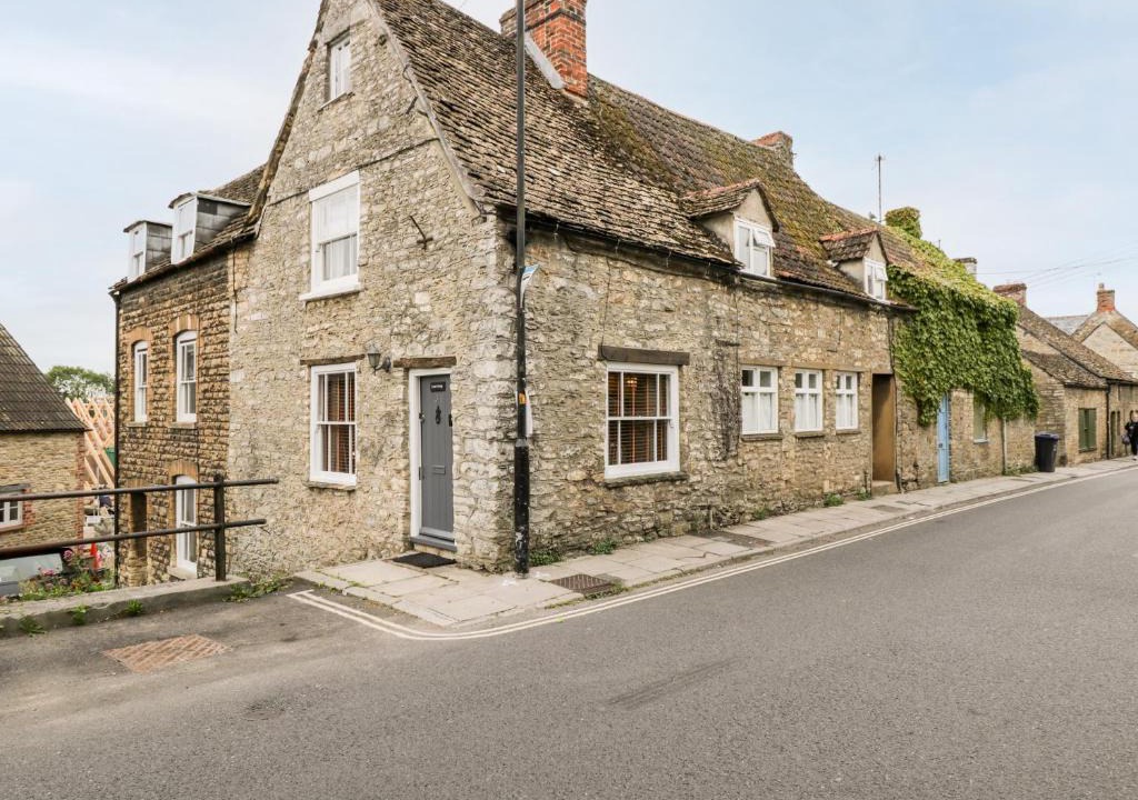Malmesbury House | Corner Cottage