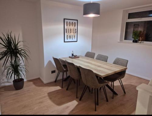 Macclesfield House | Cosy 2 Bedroom Macclesfield House